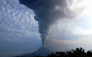 Wybuch wulkanu w Indonezji. Pył na wysokości 7 kilometrów
