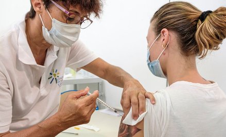 Przyspieszenie programu szczepień. Odporność do wakacji