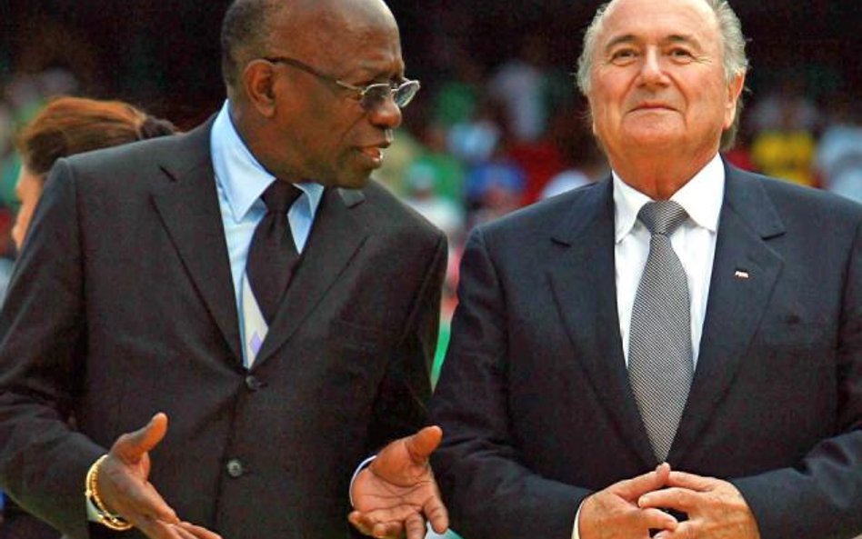 Jack Warner (z lewej) i Sepp Blatter – dopóki grali w jednej drużynie, Warner był bezkarny