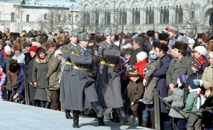Moskwa 1983. Parada wojskowa z okazji 66 rocznicy rewolucji październikowej