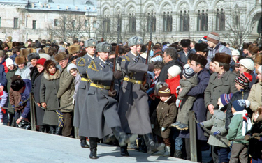 Moskwa 1983. Parada wojskowa z okazji 66 rocznicy rewolucji październikowej