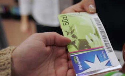 Bony darowane przez firmę to opodatkowane świadczenie rzeczowe dla pracowników