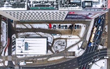 Teren pomiędzy pwiolonem Cepelii (dziś Empik) a Hotelem Metropol ma yć przekształcony w oazę zieleni