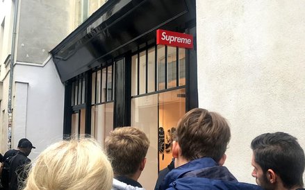 Kolejka do paryskiego sklepu Supreme