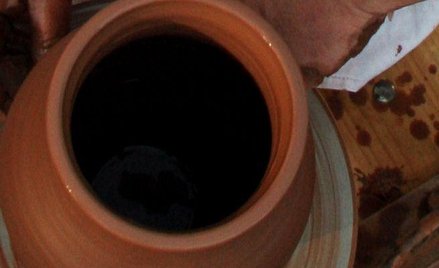 Badacze z Colchester Archaeological Trust odkryli kryjówkę sprzed dwóch tysiącleci: gliniane naczyni