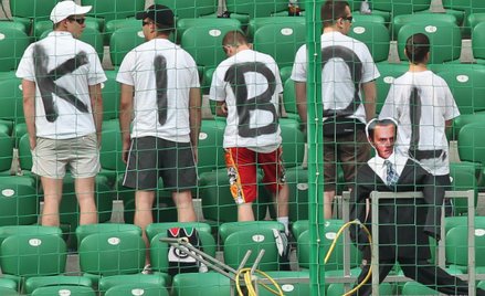Kibice organizują happeningi. W Opolu były "Alternatywy 4"
