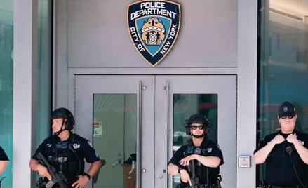 Z nowojorskiej policji odeszło kilka tysięcy funkcjonariuszy. Na zdjęciu komisariat przy Times Squar