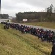 Grupa imigrantów w pobliżu granicy z Polską