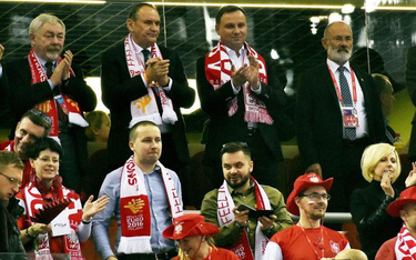 Otoczenie prezydenta mówi, że ochrona Andrzeja Dudy podczas meczu Polski z Serbią w Krakowie była il