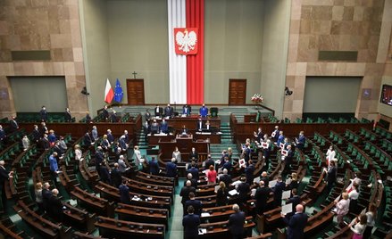 12 mln zł na paliwo dla posłów. Rekordziści ponad 40 tys. zł