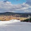 W Niestachowie narciarze i snowboardziści mają do dyspozycji stok o powierzchni 4 ha.