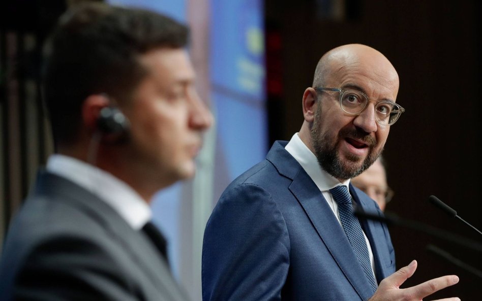 Szef Rady Europejskiej Charles Michel (z prawej) i prezydent Ukrainy Wołodymyr Zełenski (zdjęcie z 2