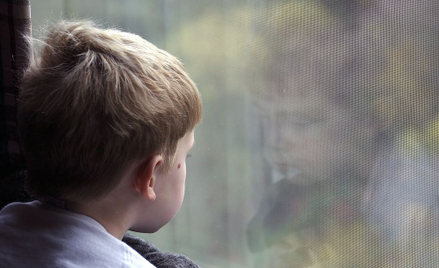 Berlin: Przez 30 lat władze przekazywały dzieci pedofilom