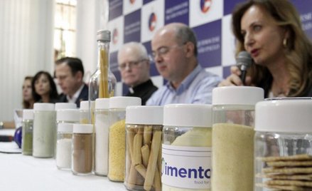 Brazylia: "Farinata" - "psie jedzenie" dla uczniów