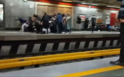 W metrze w Teheranie policja miała otworzyć ogień