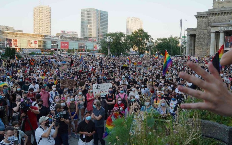 Sondaż: Czy środowisko LGBT jest dyskryminowane w Polsce?