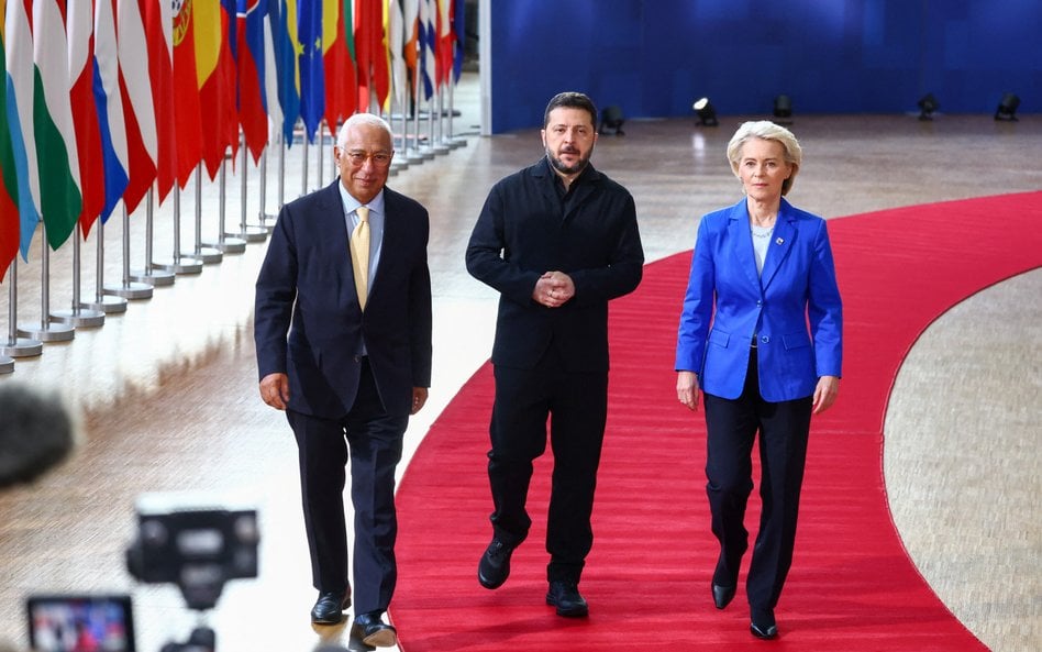 Przewodniczący Rady Europejskiej António Costa, prezydent Ukrainy Wołodymyr Zełenski i przewodnicząc