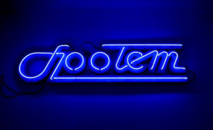 Neon „Społem” może okazać się aukcyjnym przebojem roku