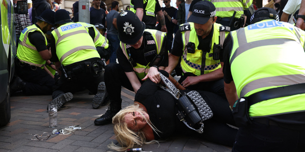 Zamieszki w Wielkiej Brytanii po ataku nożownika. Rosyjskie MSZ strofuje rząd w Londynie