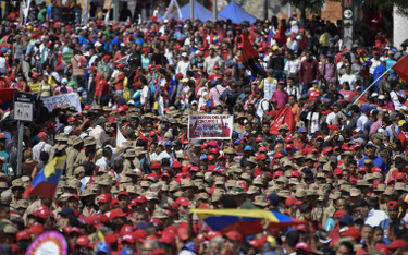 Kryzys w Wenezueli: Lider opozycji ogłosił się tymczasowym prezydentem