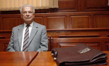 Internauci są oburzeni uniewinnieniem Kiszczaka