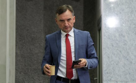 Długotrwała procedura ekstradycyjna Zbigniewa Ziobry rozpocznie się dopiero jesienią.