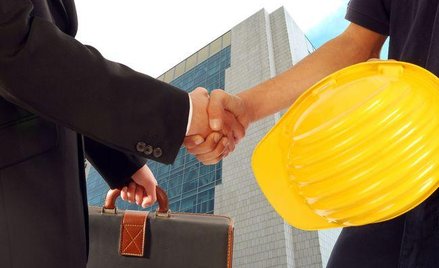 Zabezpieczenie wykonania kontraktu budowlanego: gwarancja usunięcia wad czy voucher na pieniądze