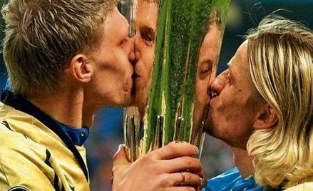 Z pucharem UEFA Anatolij Tymoszczuk (z prawej) i Igor Denisow