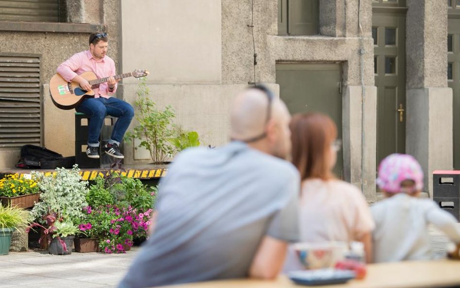 Parklet Teatralna, czyli odpoczynek wśród zieleni