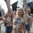 Kwietniowy protest Femen. Inna Szewczenko na pierwszym planie
