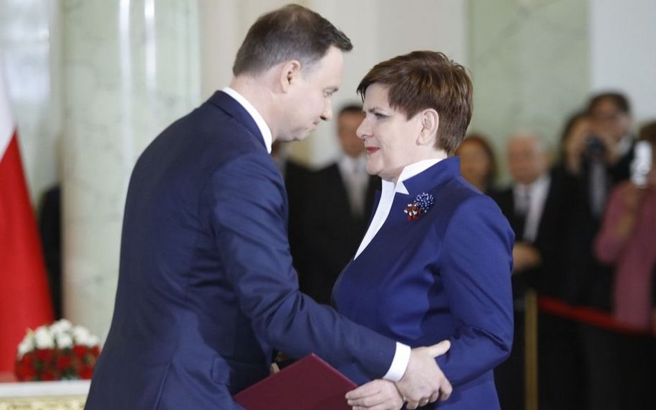 Prezydent Duda wygrał z premier Szydło na orędzia