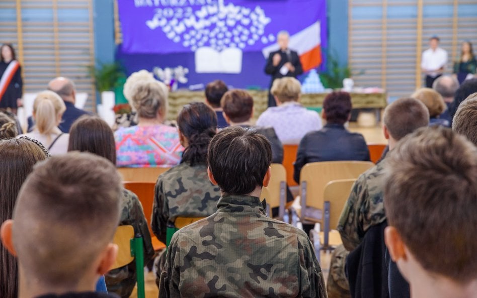 „Edukacja z wojskiem” wraca do polskich szkół