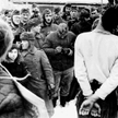 Rosja 1942 r. Dwóch powieszonych partyzantów i sześciu amatorów fotografii