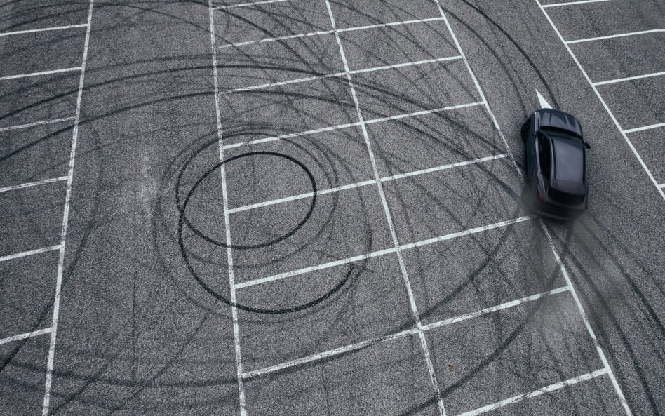 Kolejne prawo jazdy odebrane za driftowanie. Przepisy obowiązują od końca marca
