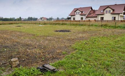 Działka sprzed ślubu po przekształceniu we własność nadal należy do męża