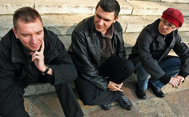 Marcin Wasilewski Trio: (od lewej) Michał Miśkiewicz – perkusja, Sławomir Kurkiewicz – kontrabas, Ma