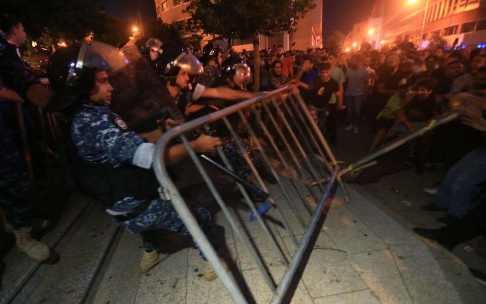 Gwałtowne protesty w Libanie. Powód? Nowy podatek