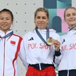 Srebrna medalistka Chinka Deng Lijuan (z lewej), złota medalistka Polka Aleksandra Mirosław i brązow