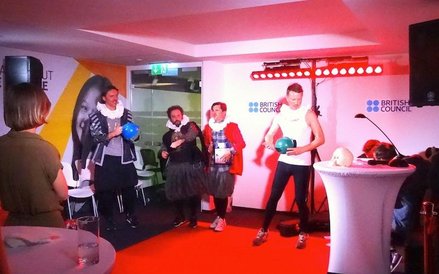 Spektakl zespołu Pożar w Burdelu