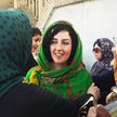 Narges Mohammadi działa na rzecz praw człowieka, przebywając w więzieniu.