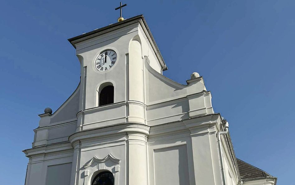 Krzywy kościół w Karwinie przechylony o 6,8 stopnia na południe, co czyni go bardziej nachylonym od 