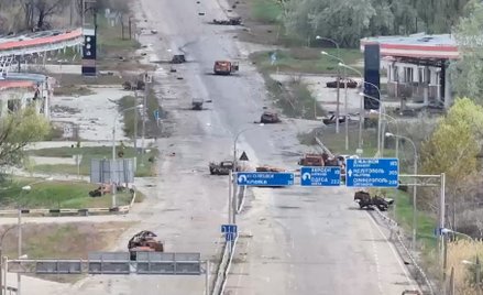 Zniszczenia w okupowanym przez Rosję mieście Ołeszki, widoczne na nagraniu wykonanym z drona.
