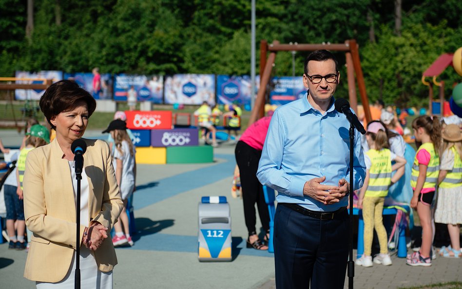 Minister pracy i polityki społecznej Marlena Maląg i premier Mateusz Morawiecki