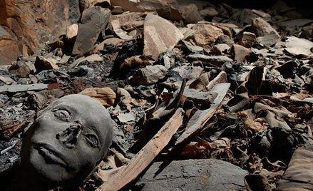 Na cmentarzysku archeolodzy szwajcarscy z Uniwersytetu w Bazylei wydobyli 50 mumii kobiet i mężczyzn