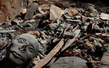 Na cmentarzysku archeolodzy szwajcarscy z Uniwersytetu w Bazylei wydobyli 50 mumii kobiet i mężczyzn
