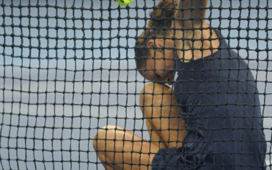 Agnieszka Radwańska gra z Lucie Safarovą o awans do Masters