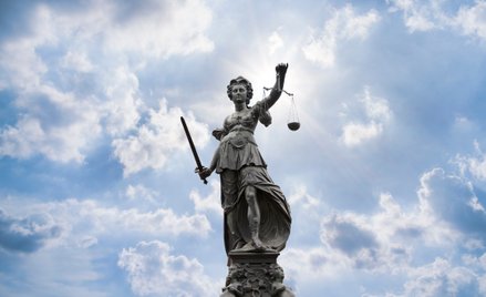 Kilku oskarżonych o wiele przestępstw. Bezstronność sędziego bez wątpliwości?
