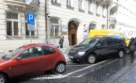 Firma może zobowiązać pracownika do parkowania pod domem