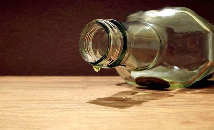 Funkcjonariusze Służby Więziennej pomagają w terapii i reedukacji uzależnionych, którzy trafiają do 