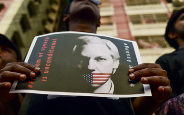 Ekspert ONZ: Assange poddawany psychologicznym torturom